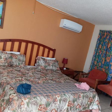 Point Village, Negril, Jamaica Экстерьер фото