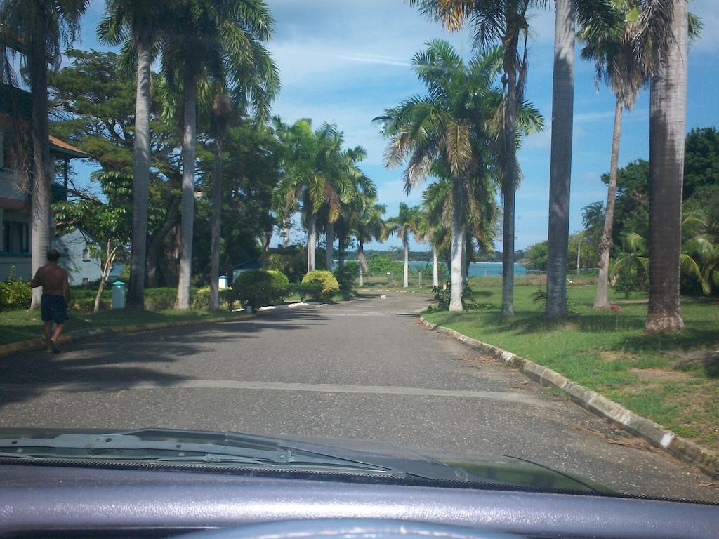 Point Village, Negril, Jamaica Экстерьер фото
