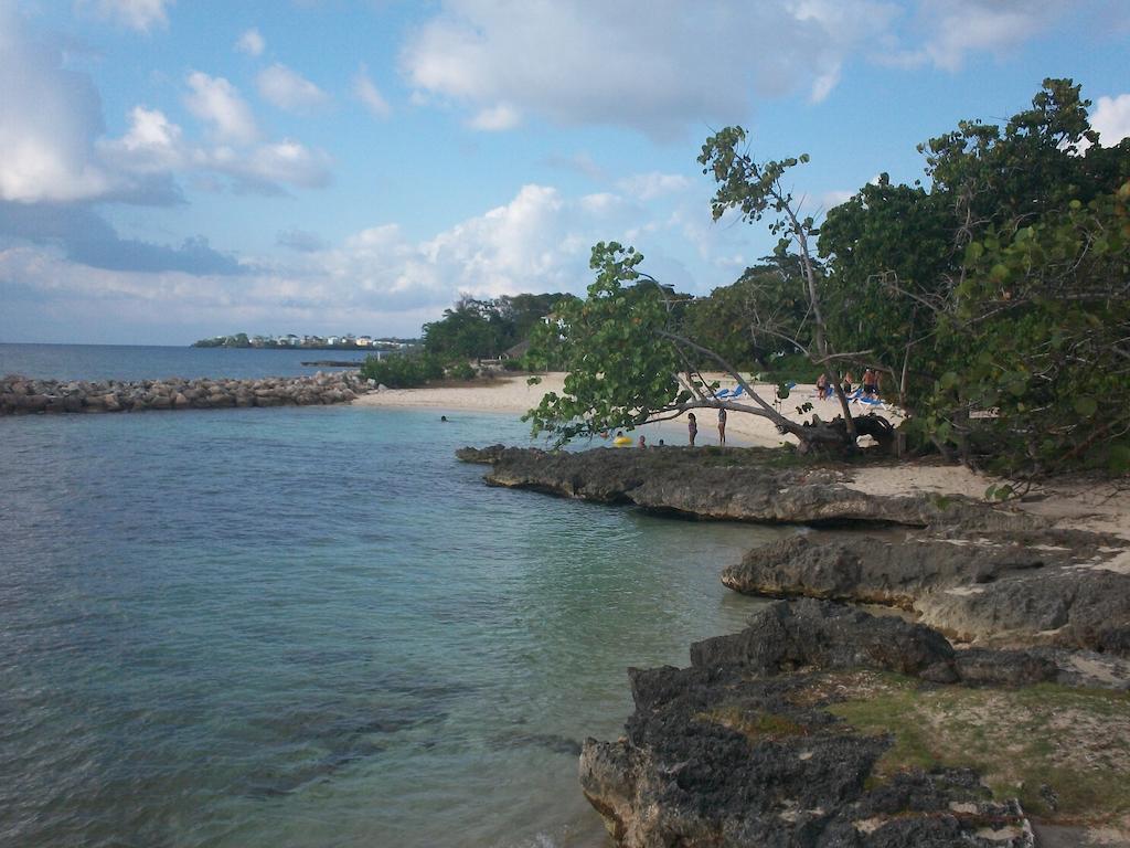 Point Village, Negril, Jamaica Экстерьер фото